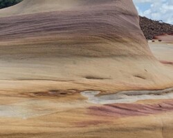 Beautiful walk along sandstone cliff tops, chance for a swim in a clear freshwater pool. Return to Wattamolla
